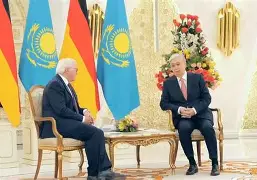 Kaiyuan-莱茵哈鲁特与帕克对决是因为昂死了吗