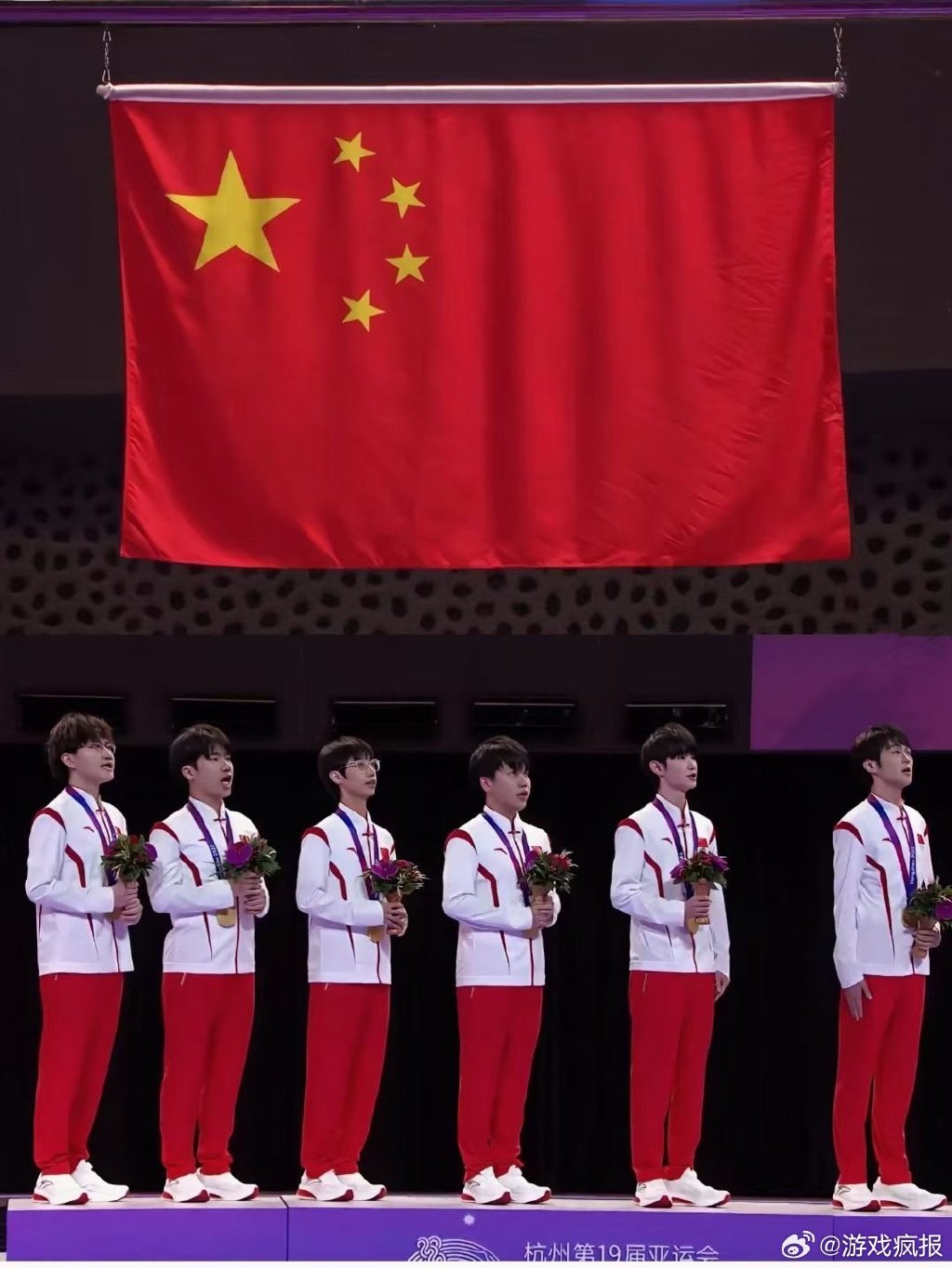 在线入口-国家队赛事中绽放光芒,夺得宝贵胜利的是谁